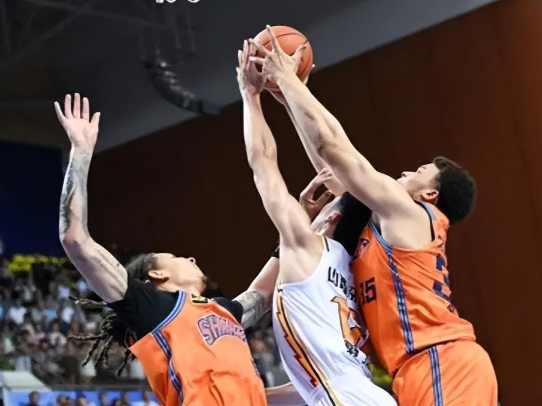 pg电子-防守反击技术提升,球队稳固实力攻击对手